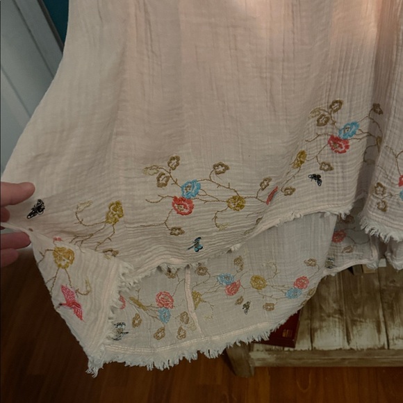 Anthropologie dusty Pink Blouse with Colorful Embroidery - Picture 3 of 6